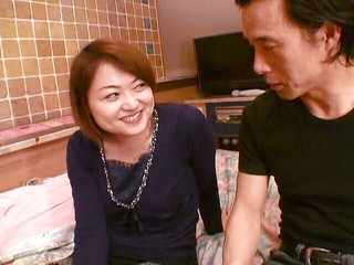 犯される前に日立に誘惑された日本のティーン