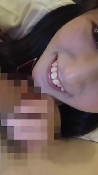 ディープキスが大好きなワイルド美女はどこへ行っても情熱を注ぐ。 -C