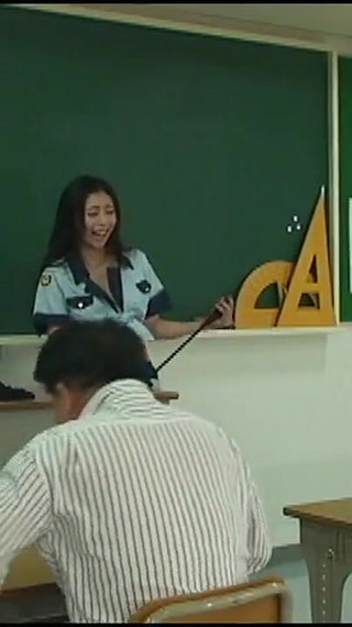 女王様が2人の奴隷をマンコとアナル舐めの訓練センターに移送