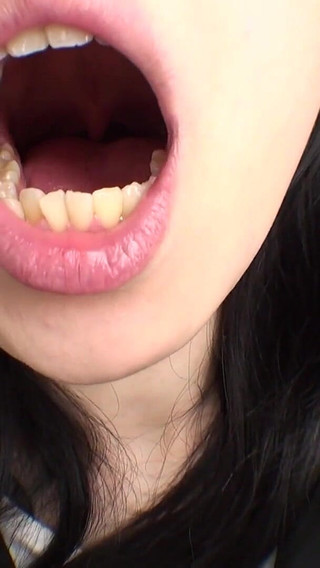 【素人娘シリーズ】素人ゆかりさんの舌と口の中を自撮り