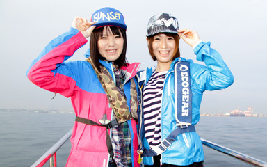 車とボートで女の子をセックスする日本のゲームショー