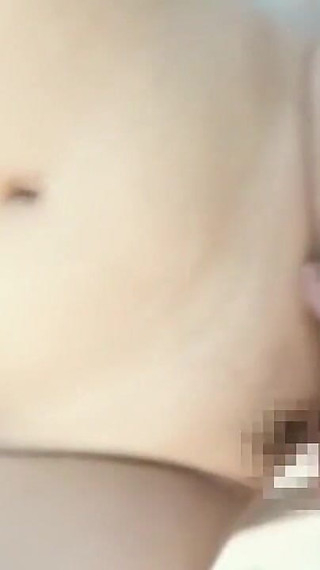 角質の日本人の女の子が砲撃される