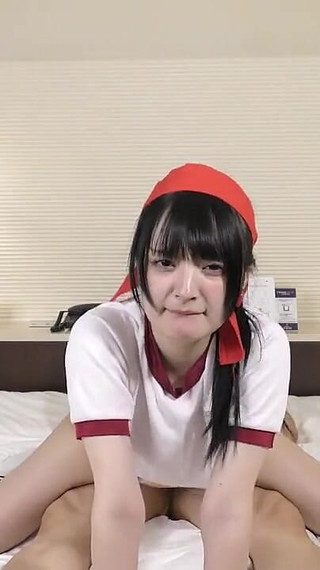 18、ヘンタイ。巨乳の黒髪の日本美人。フェラとパイパン中出しセックス。無修正