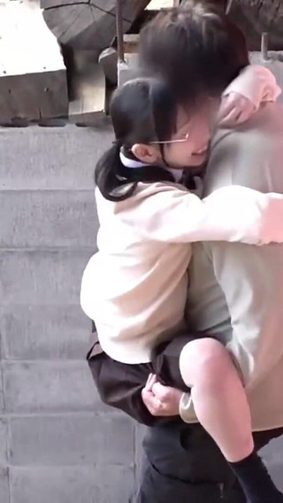 スリリングなリフトアップの情熱と大胆な露出がタブーな欲望を呼び起こす - B