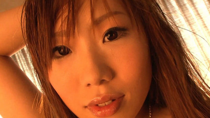 グラマラスな日本人美女がハードファックの前に濡れたマンコを指マンされる