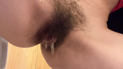 ハナ ティーン 日本人 トイレに行って水を出します