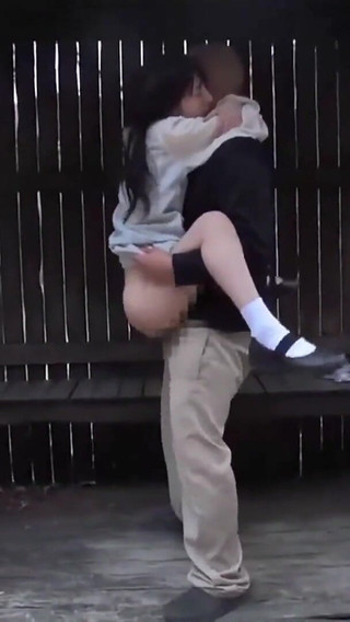 スリリングなリフトアップ情熱と大胆な露出が燃え上がる