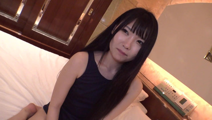 スレンダー美人が女子大生水着で痴女化。セックス後の顔にザーメンがたっぷり！