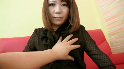 見知らぬ人の腕の中に逃げる