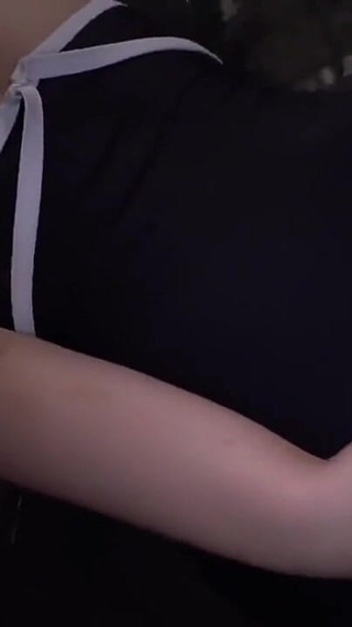 大胆な美しさが野外を抱き、熱情が溢れる温かい痕跡を残す後半 - a