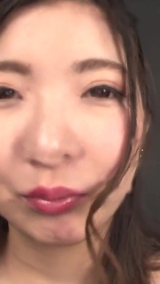 一宮つばさ: 手コキと唾液フェチの激しい口と匂いのセッション