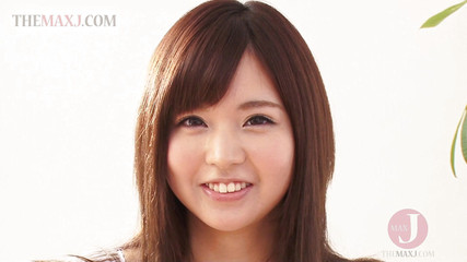 爽やかな笑顔を浮かべた美少女のとってもキュートな初脱ぎ。