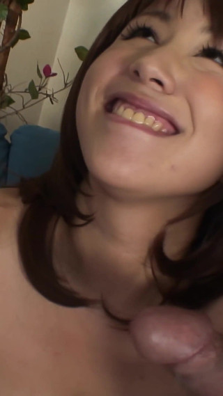 濡れたマンコを熱い中出しで埋める天然巨乳日本人熟女