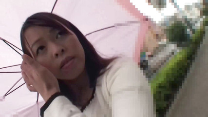 拾った蜂蜜は彼女が得たものを示します