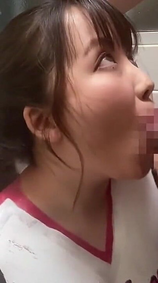 色に塗られた曲線美が遊び心たっぷりに街を大胆に散歩 - D