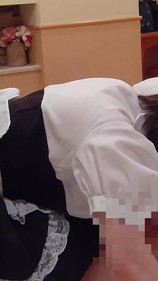 コスプレで顔面騎乗中出しで絶頂しながらチンポしゃぶるエロメイド娘