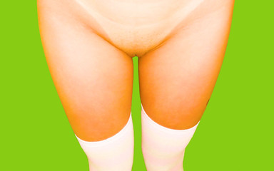 ストッキングを履いた義理の妹が新しい義理の弟と初めて出会う