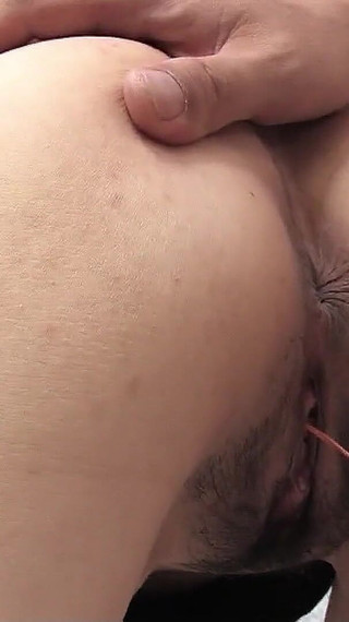 日本人の高齢熟女が無修正JAVポルノで少年にオナニーと中出しファックを誘惑されるのを捕らえられた