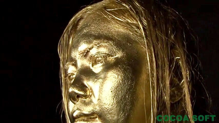 全身を金色に染める