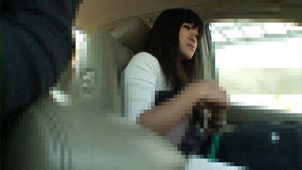 インタビュー時のブルネットの日本人美女