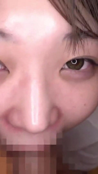 陽気なOLがニヤリと根元まで喉奥フィニッシュを味わう - D