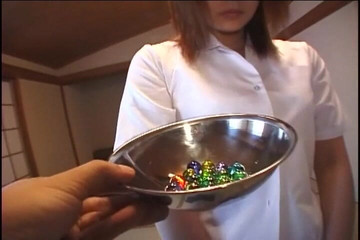 毛深いマンコを犯される見事なホットな日本人美女