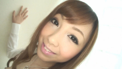 美しい日本のティーンが毛むくじゃらのマンコを舐められて中出しされる